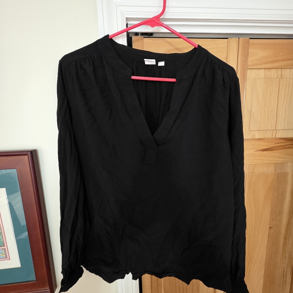 Black V-Neck Pull Over Blouse